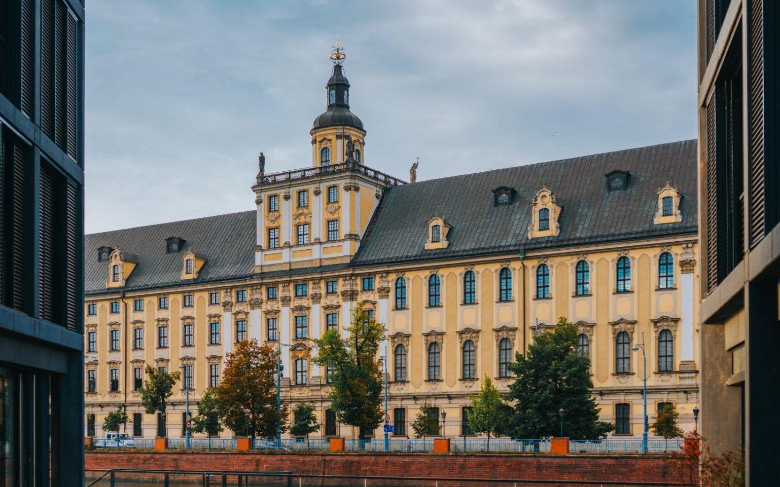 Najbardziej oblegane kierunki studiów we Wrocławiu? Sprawdź