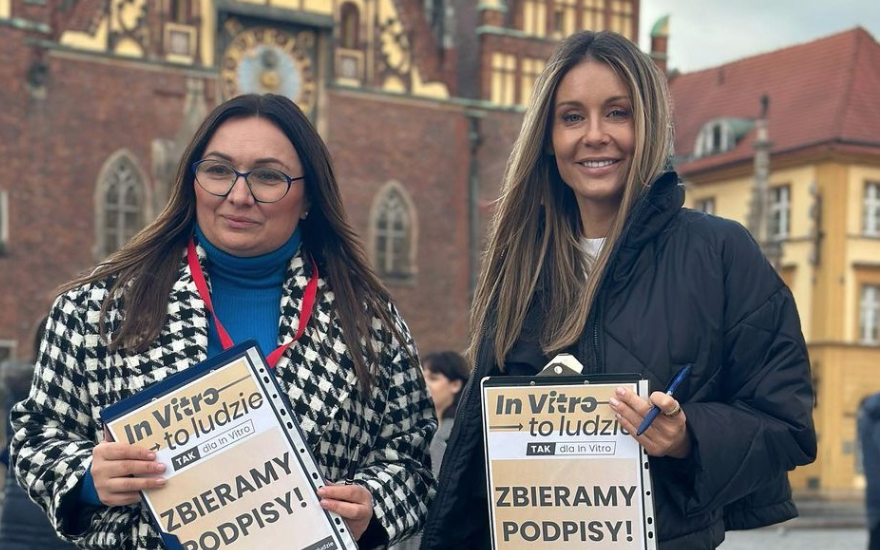 Małgorzata Rozenek-Majdan i Monika Wielichowska zbierały podpisy pod projektem ''Tak dla In Vitro!''