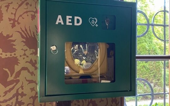 Kobierzyce: Defibrylator AED w Urzędzie Gminy /fot. Gmina Kobierzyce